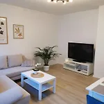 Apartment Gemütliche Im östlichen Ringgebiet - Ideal Für Familien Und Touristen, Schnelles Wlan, 24h Check-in *